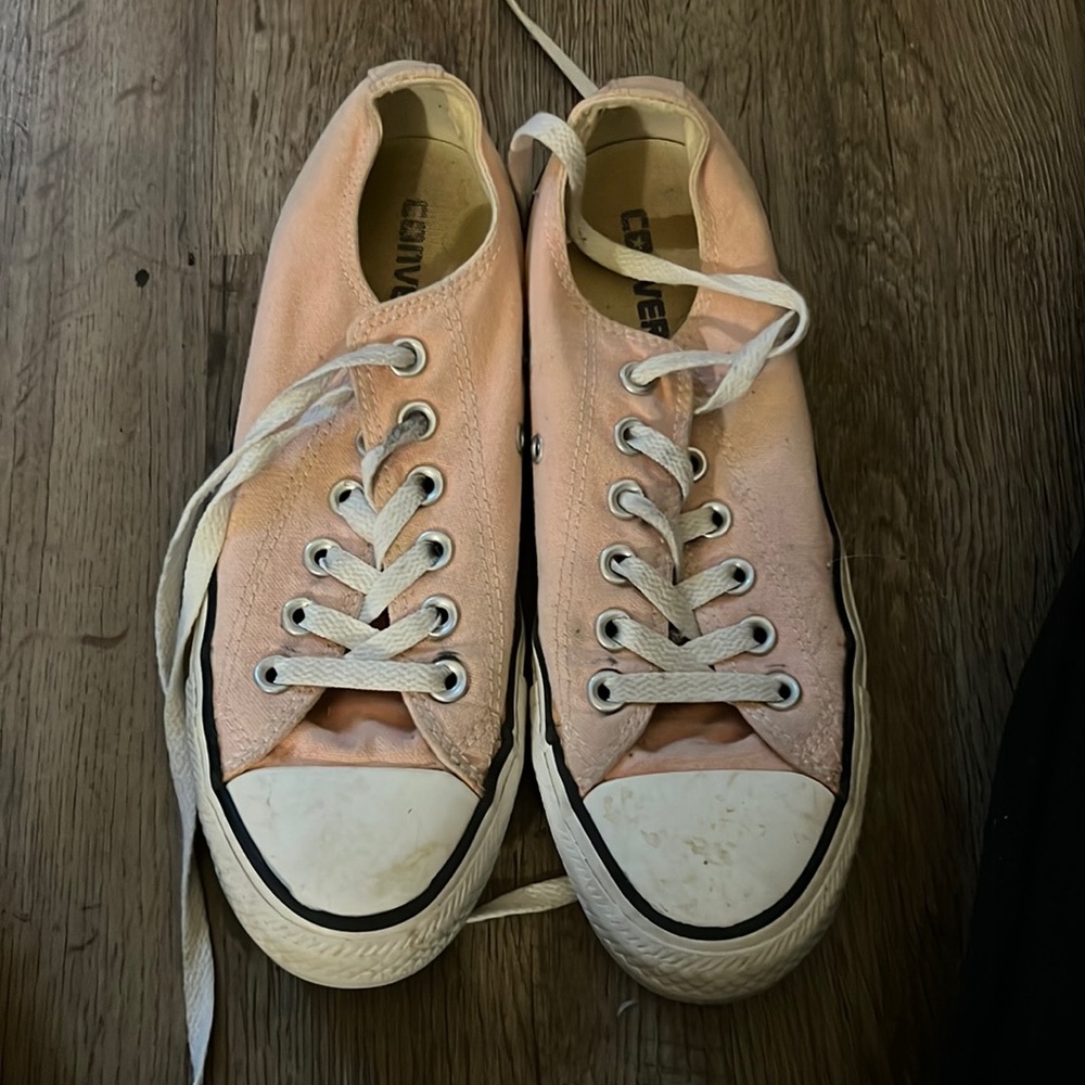 Women’s pink Converse size 7